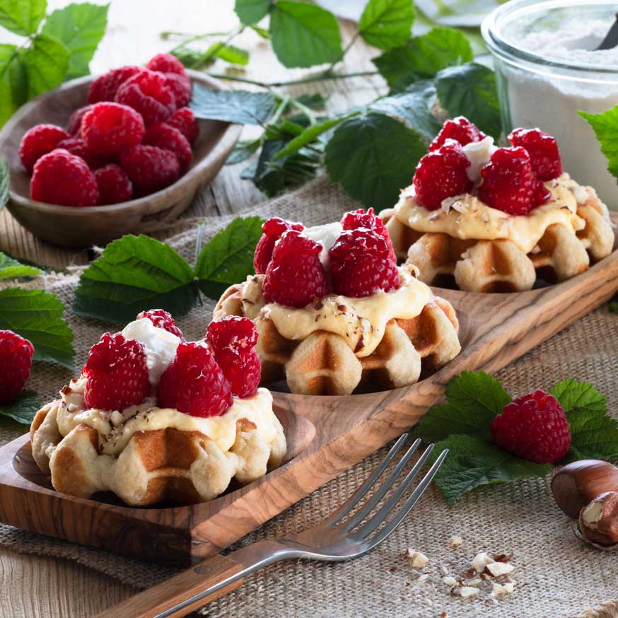 Snack serving board with 3 units made from olive wood filled with strawberry waffles